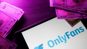Foglalkozása OnlyFans tartalomgyártó, a fizetésétől pedig a székről is lefordulsz