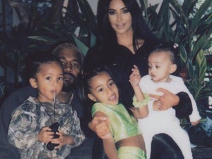 Kim Kardashian gyermekei megmutatták milyen is az igazi testvéri szeretet