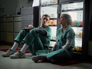 Több száz embert küldött a halálba az ápoló - Megnéztük A másik nővér című filmet