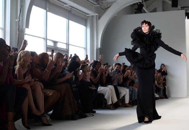 Coco Rocha okozta az őrületet a Christian Siriano show-n