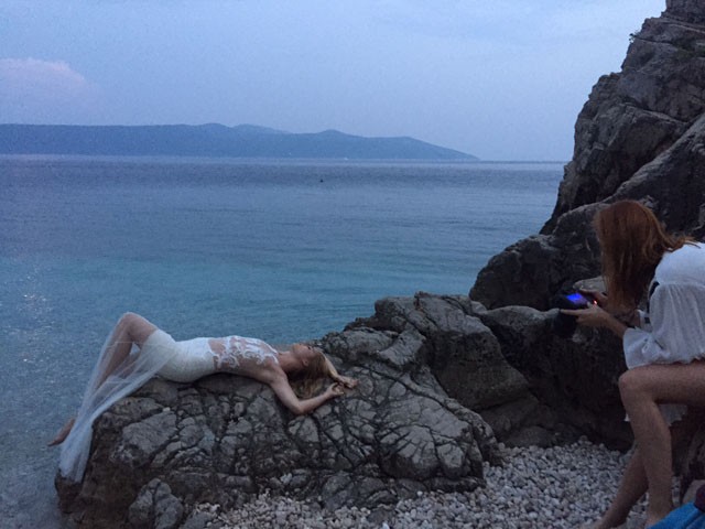 sármán nóra, fotózás, esküvői ruha, magyar divattervező, magyar esküvői ruha, garamvölgyi flóra, bresc, horvátország