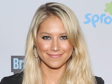 Mindenki odavan, hogy Anna Kurnyikova egy hónappal a szülés után így néz ki, de valójában a kutyája mindent visz