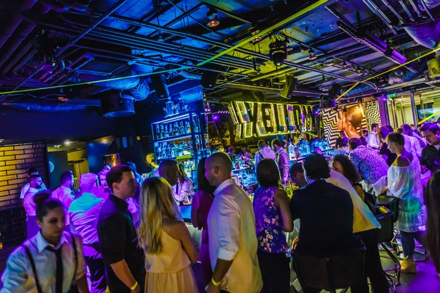 Sárgára festi az éjszakádat a legújabb budapesti klub