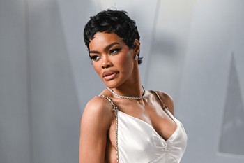 Teyana Taylor meztelenruhája tökéletesen egyesíti a merészséget és az eleganciát, csak úgy ragyog a színésznő