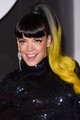 Lily Allen a hajtincsvégeit élénk citromsárgára festette, egyáltalán nem hétköznapi látvány.