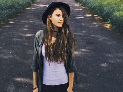 16 évesen körbeutazta a világot, 12 évesen regényt írt ez magyar származású csodalány!