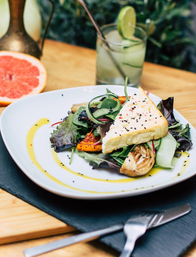 Vérbeli mediterrán ízekkel és hangulattal vár a Vas Manci!