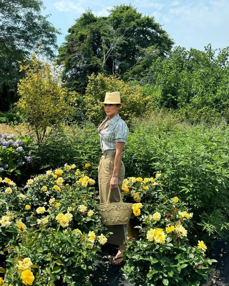 Ahhoz, hogy a megjelenés még extrább legyen Jennifer Lopez a kiegészítőkre is nagy hangsúlyt fektetett