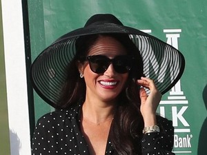 Forró csók: Meghan Markle és Harry nyilvánosan csókolóztak