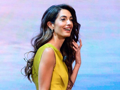 Amal Clooney istennőként tündököl a brit Vogue magazinban, olyasmit ért el, amit korábban a királyi család tagjainak sikerült