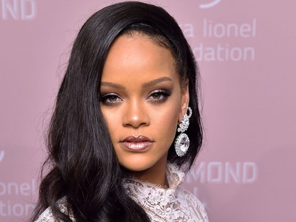 Rihanna így mutat be a fehérnemű kollekcióját leszólóknak