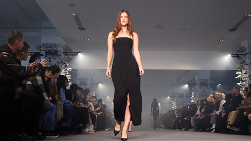 Palvin Barbara hatalmas melleitől azonnal zavarba jössz, ilyen pikáns fotót még nem láttunk róla