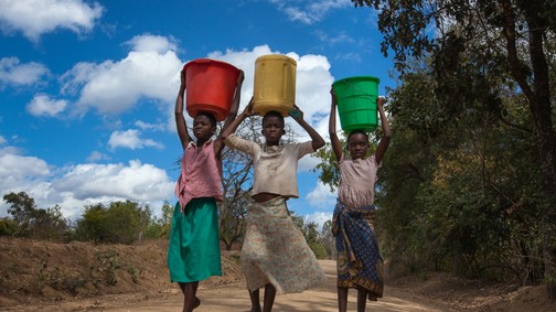 „Gyakran teljesen váratlanul éri őket az első menstruáció” - Szervezetek a menstruációs szegénység ellen