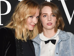 „Ha nem szakította volna meg a nem kívánt terhességét, én sem léteznék” – Maya Hawke is felszólalt az abortuszhoz való jog eltörlése ellen