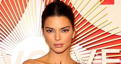 Napi cuki: Kendall Jenner pasijának anyukájával nézte a sztárkosaras meccsét