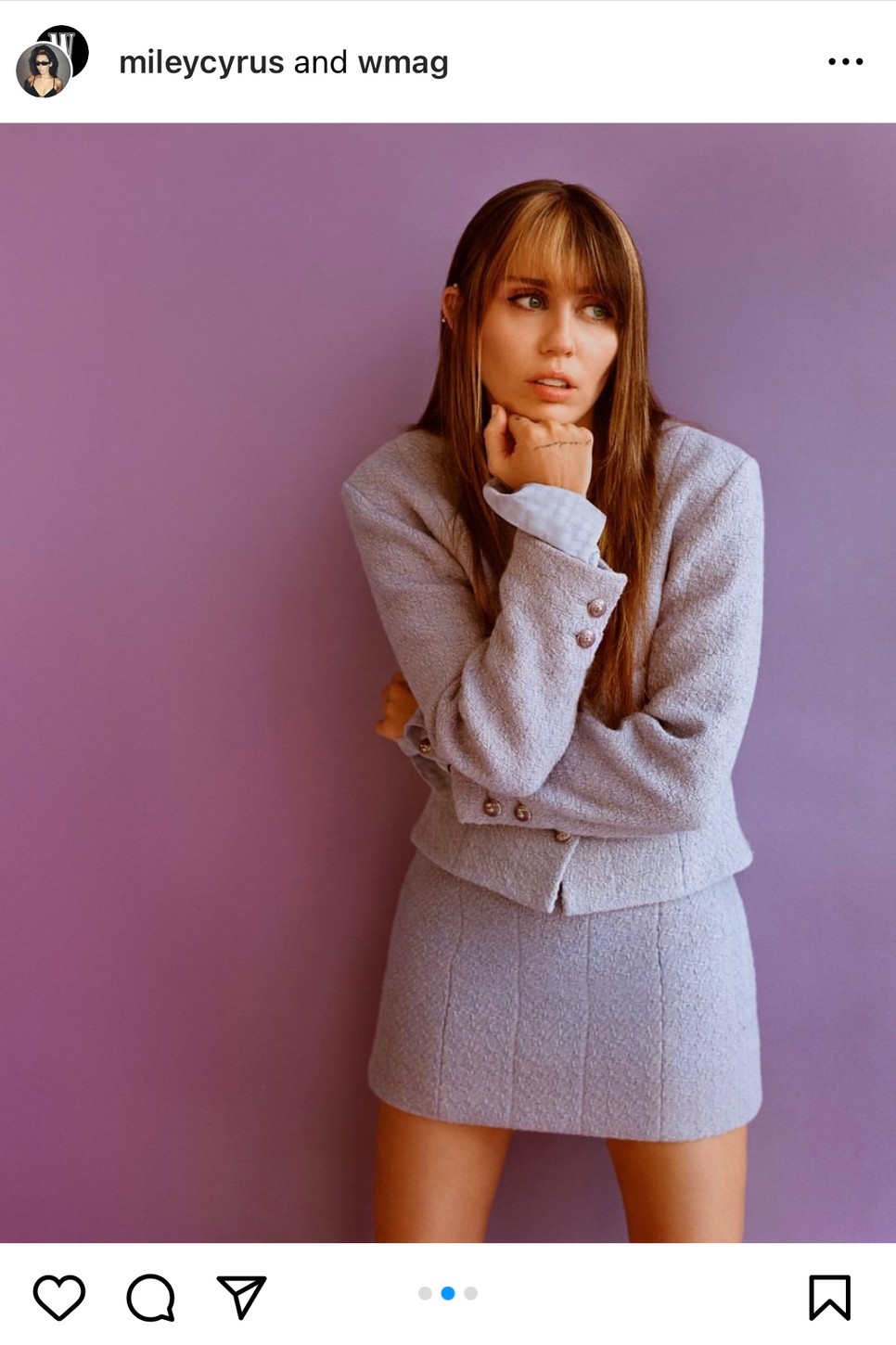 Miley Cyrus megmutatja hogyan viseljük a cicás hajtrend visszafogottabb változatát