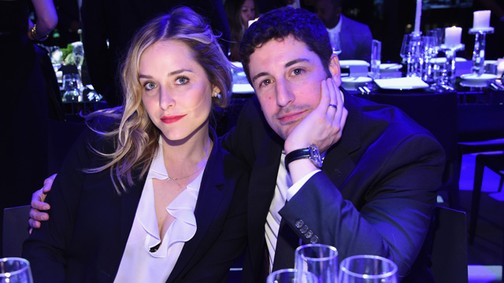 Öthónapos várandós, dobott is egy meztelen szelfit a színésznő