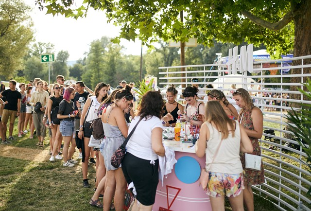 Idén is 20%-os kedvezmény jár a H&M-ben, ha van Szigetes karszalagod