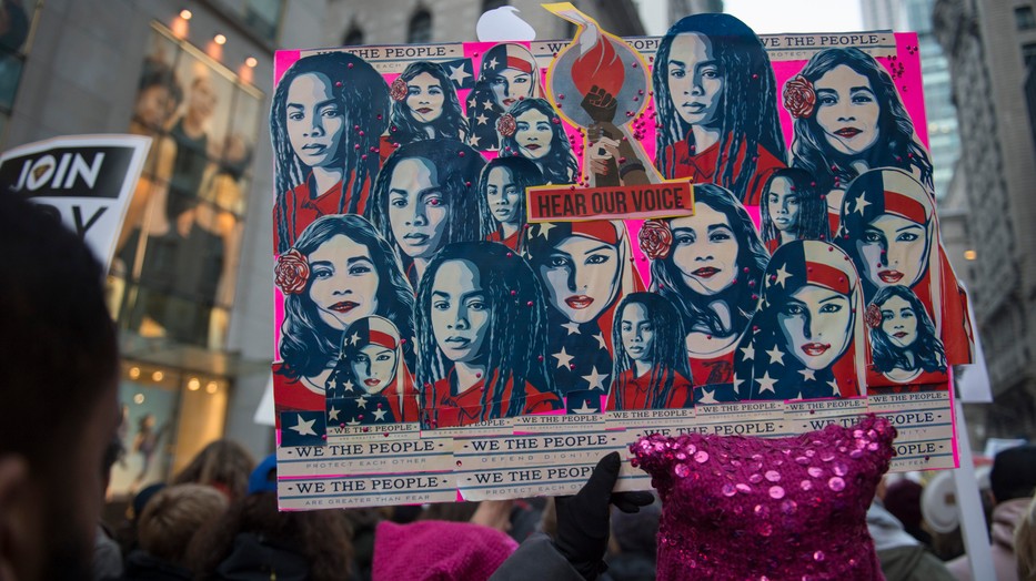 Fiatal nők, akik bátran kiállnak az emberi jogokért