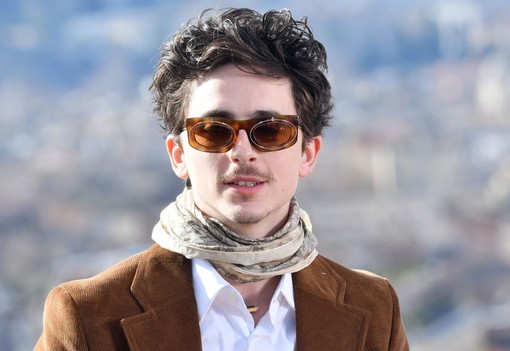 Igen, ez tényleg Timothée Chalamet, méghozzá élete első filmbemutatóján: valósággal átalakult azóta A Dűne fiatal színésze