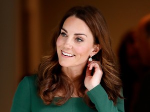 Katalin hercegné felvette ezt a blúzt és most mi is ilyet akarunk!