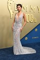 Zendaya a mélyen dekoltált, ezüst kristályokkal díszített Prada pucérruhájában óriási feltűnést keltett. 