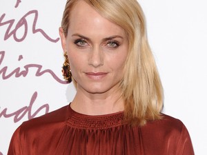 Ragasztó, körömlakk, kokain - őszintén beszélt a függőségről a topmodell