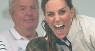 Megőrülünk: Sarolta hercegnő kiöltötte a nyelvét mindenkire