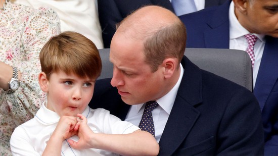 Azonnal elolvadunk Vilmos herceg és Lajos herceg tündéri apa-fia pillanatától!