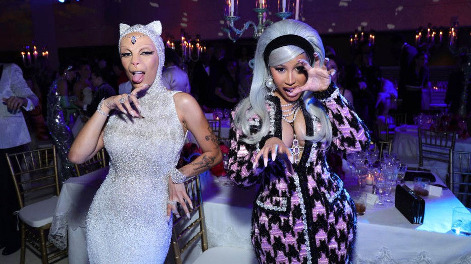Doja Cat és Cardi B a Karl Lagerfeld előtt tisztelgő 2023-as Met-gálán