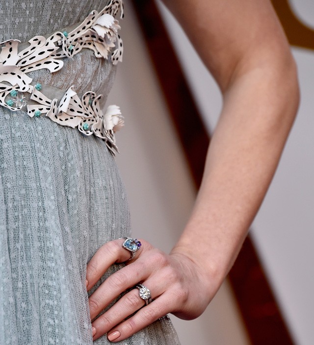 Emily Blunt szettjének részletei