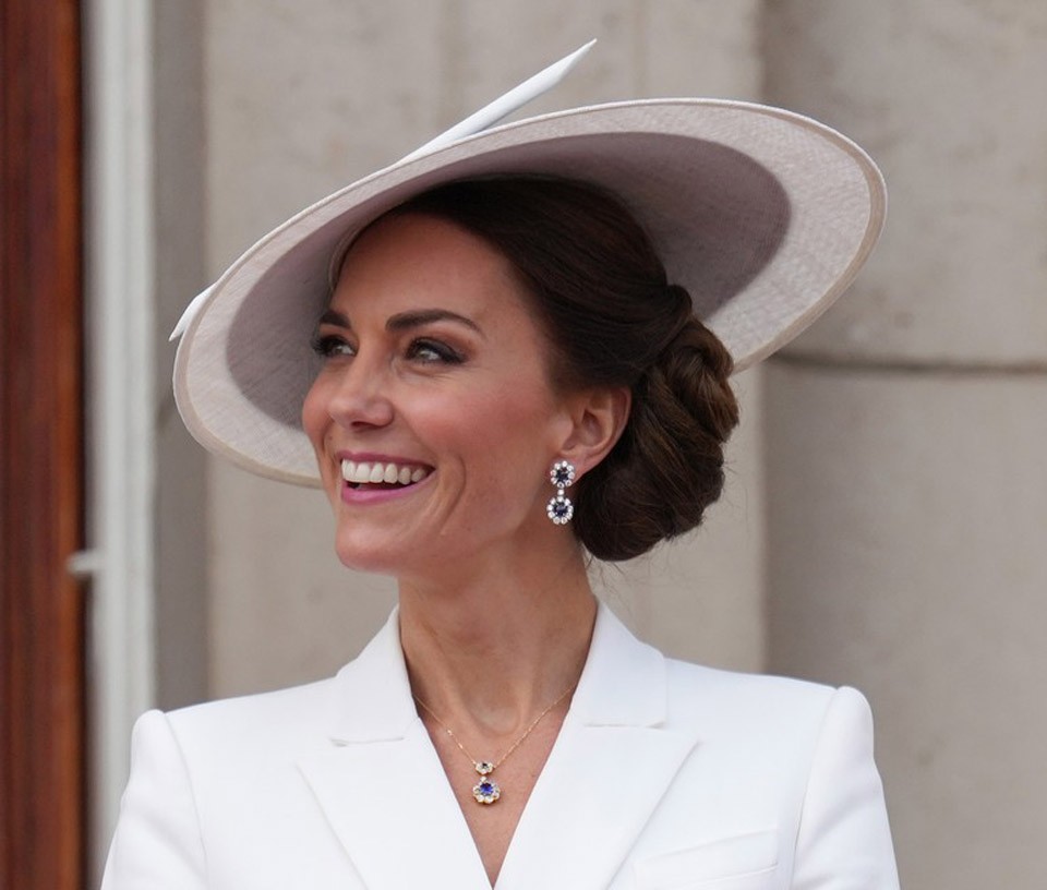  Katalin hercegné Diana ikonikus ékszerét viselte a királynő tiszteletére rendezett katonai díszszemlén