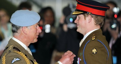 Egy fontos szereplő távozik a palotából, ez lenne Harry herceg és Károly király békülésének kulcsa?