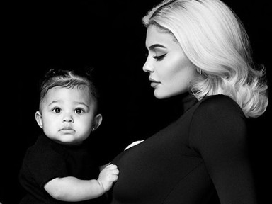 Heti cuki: Kylie Jenner 9 hónapos kislánya elképesztően élvezi édesapja koncertjét