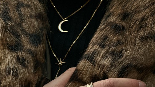 Varázslat a csillagos égboltról - ezt szimbolizálja a Nap, a Hold és a csillagok