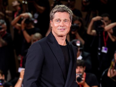 Friss fotók bizonyítják: Brad Pitt soha, egyetlen barátnője mellett sem nézett ki még ennyire jól!