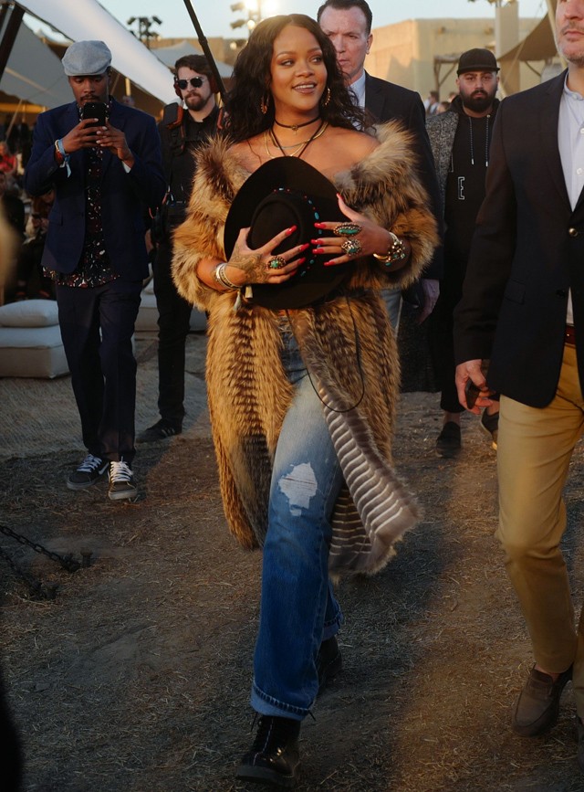 Rihanna a Dior show-n, Dior szettben