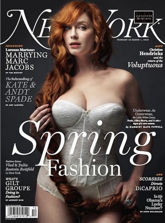 A Mad Man gyönyörű sztárja, Christina Hendricks emlékezetes címlapja. A fantasztikusan nőies alkatú színésznő fehérneműben is szexi.