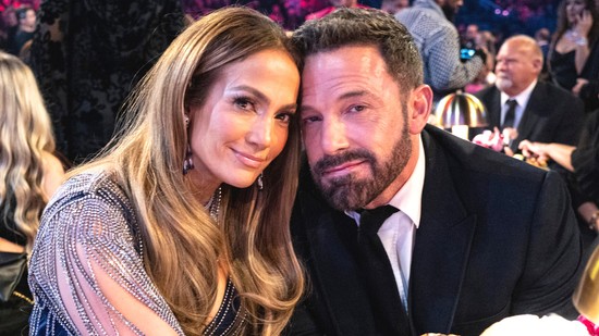 Így reagált Jennifer Lopez arra, hogy Ben Affleck látványosan unta a Grammy-gálát