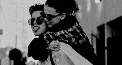 Ariana Grande-nak elege van a romantikából? Nagyon beszólt a szerelmes Millie Bobby Brownnak!