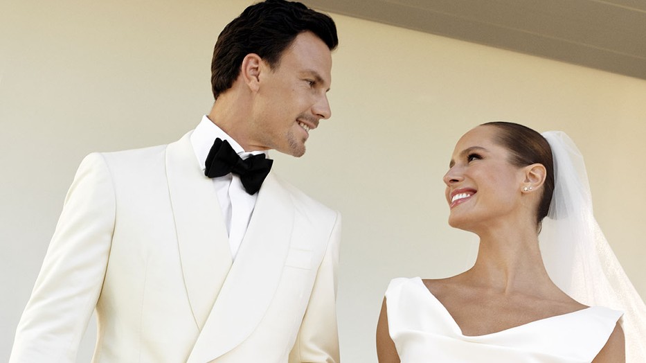 Molnár Nini&Fucsovics Márton  – Nini: Ruha VIVIENNE WESTWOOD, Kesztyű Vintage Marci: Szmoking, ing és nadrág GALAMB SZABÓSÁG, Nyakkendő TOM FORD