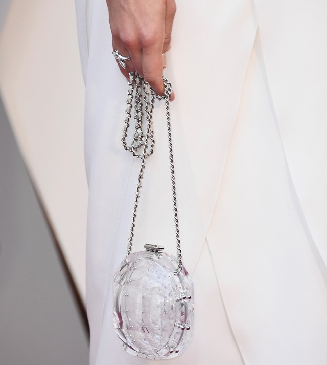 Margot Robbie Chanel kiegészítője