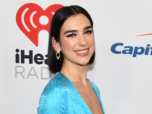 Micsoda falatnyi ruhában bulizott Dua Lipa