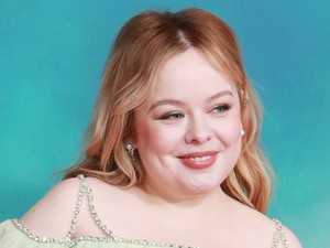 A Bridgerton sztárja, Nicola Coughlan élete legszebb ruhájában tündökölt a vörös szőnyegen