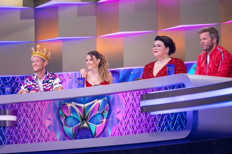 A nyomozók a harmadik adásban is apait-anyait beleadtak, hogy utánajárjanak az álarcos énekesek kilétének