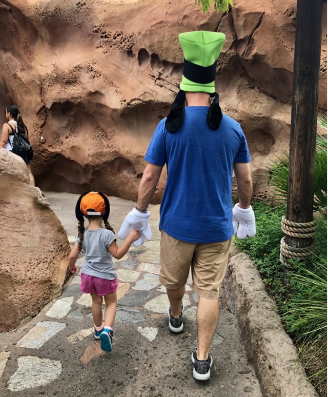 Alyssa Milano gyerekei hihetetlenül cukik! Disneylandbe látogatott a család!