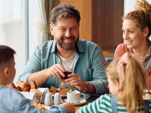 Így hat a szülők kommunikációja a gyerekek érzelmi fejlődésére