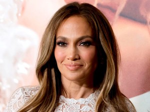 Jennifer Lopez melltartóban érkezett a vörös szőnyegre