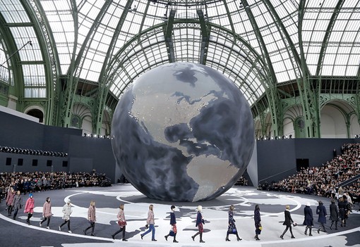 Karl Lagerfeld csodálatos világa: A 10 legemlékezetesebb Chanel bemutató