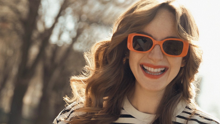 Felső ZARA 7995 Ft | Napszemüveg ZARA 6995 Ft